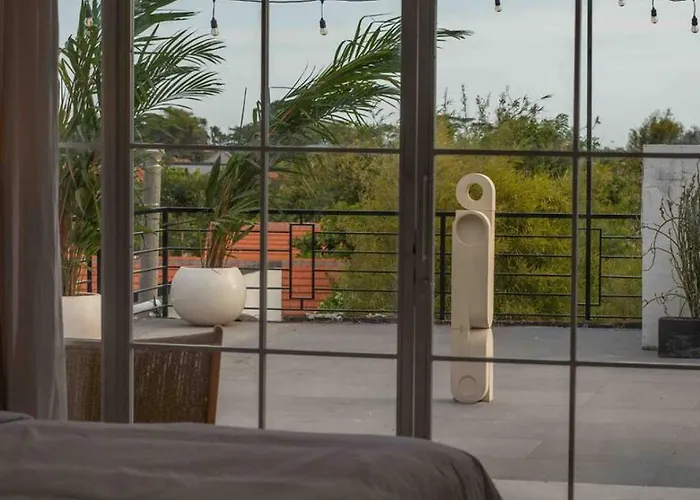 Stroberi - Elegant Rooftop In Berawa Ferienhaus Canggu